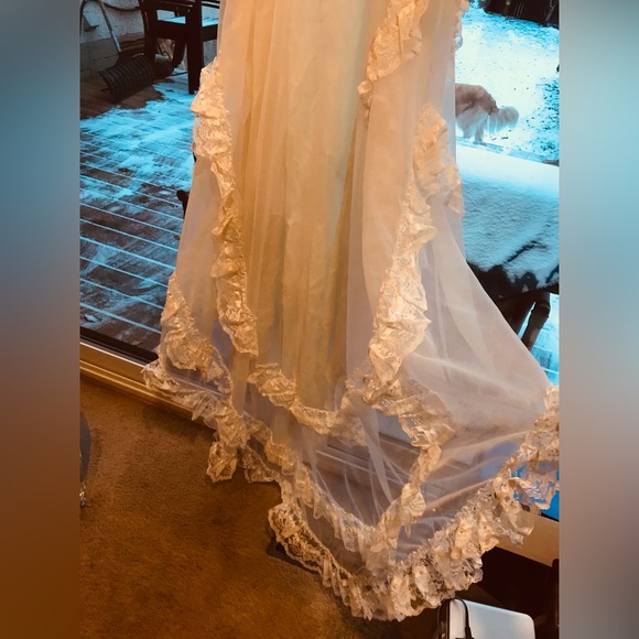 Vintage Wedding Dress Size 10 or Medium - Picture 10 of 17